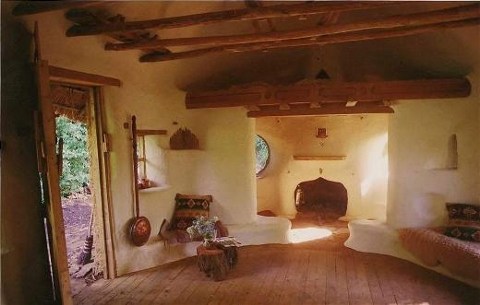 Çöpten Ev Yaptı, Kira Karşılığında Süt Alıyor!