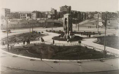 "Taksim: İstanbul’un Kalbi"