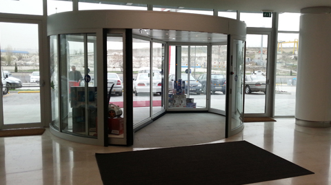 Besam'dan Yüksek Güvenlikli Uniturn Döner Kapı