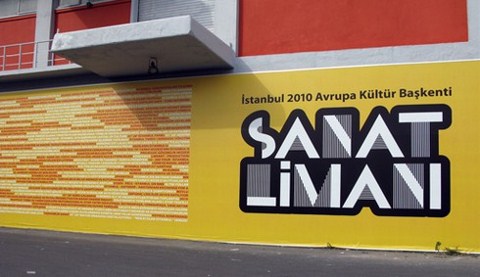 A Space Between / Aramızdaki Mekân