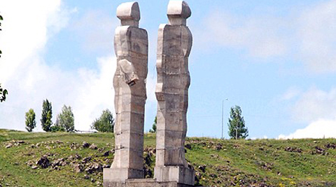 İnsanlık Anıtı Yıkılırken