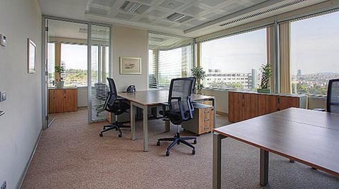 Maslak’ta Eski Binayı Aldı Her Şey Dahil Ofis Yaptı