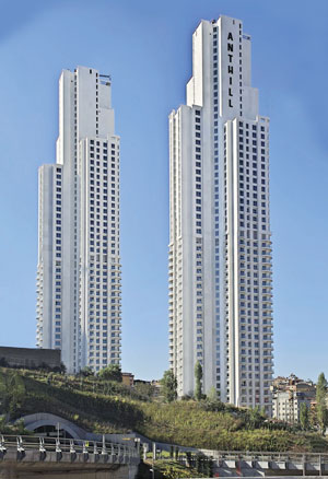 Singapurlu Fraser Anthill'de 12 Katı Kapattı