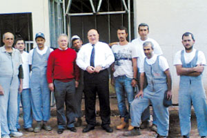 Kenya'da Evleri Bir Türk İnşa Ediyor