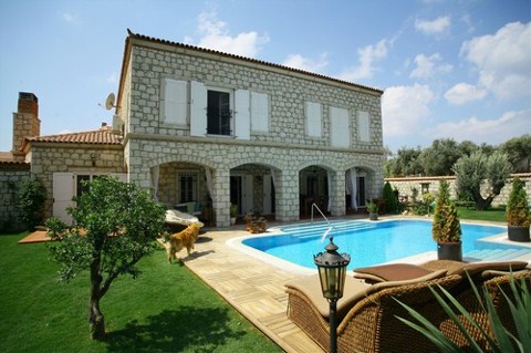 Alaçatı  Köy İçi Taş Evler’de Son İki Konut