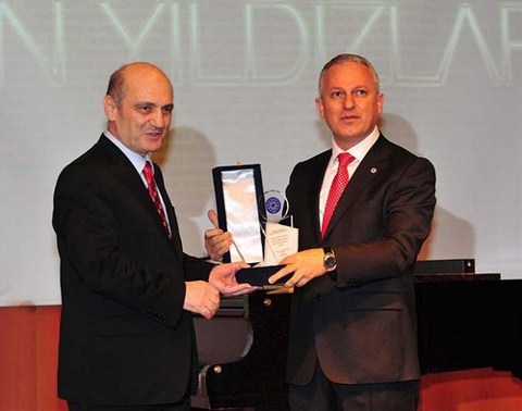 YTÜ'den Bakan Bayraktar'a 'Rektörlük Özel Ödülü'