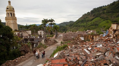 Halk Yıkılmış Kasabanın Ölmesine İzin Vermiyor
